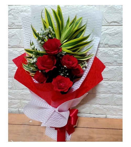 6 Red Roses in Bouquet