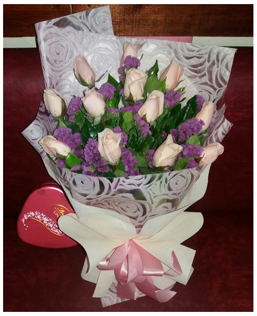 12 Peach Roses with Lindt Lindor Heart Box of Chocolate